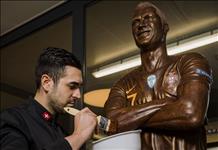 Ronaldo'nun çikolatadan heykelini yaptı